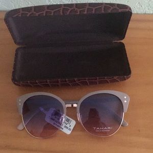 🦄Tahari Sunglasses🦄